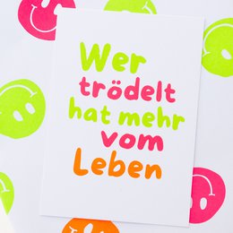 Modern neon greeting card “Those who dawdle get more out of life” postcard made of recycled paper | DIN A6 stationery