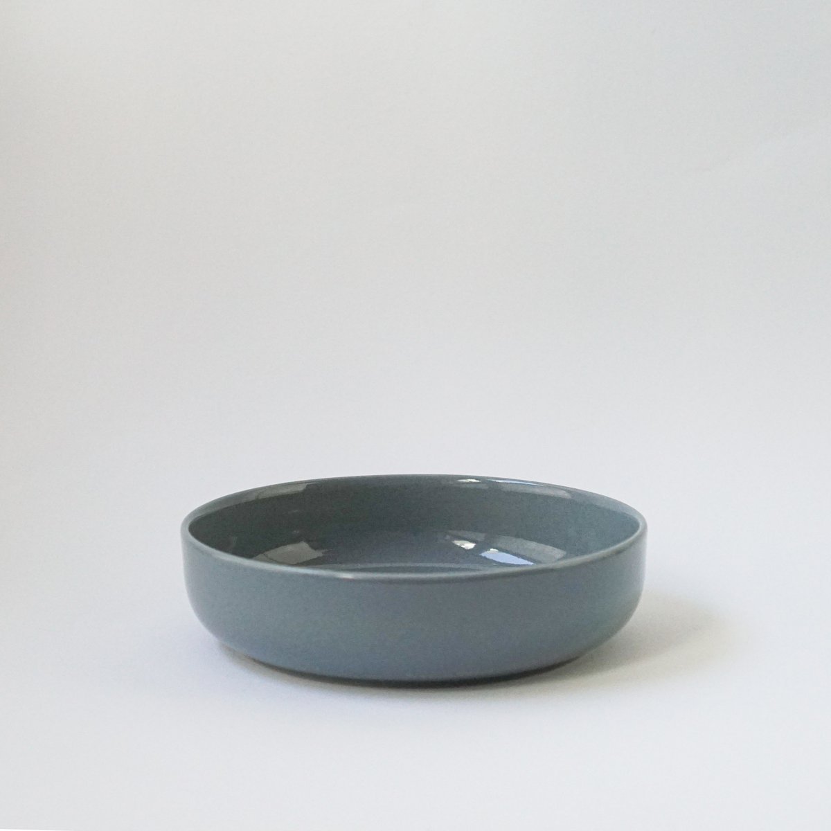 Shell 22 cm with lid/plate Hollyhock - Fjord Blue - 1,000 ml