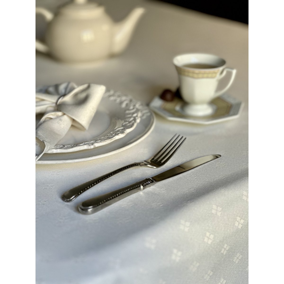 Classic white tablecloth with an ornament, Cotton-Poly mix | Classic Dinner