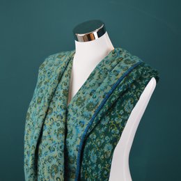 Écharpe TIBET en mélange de laine de yack à fin motif floral