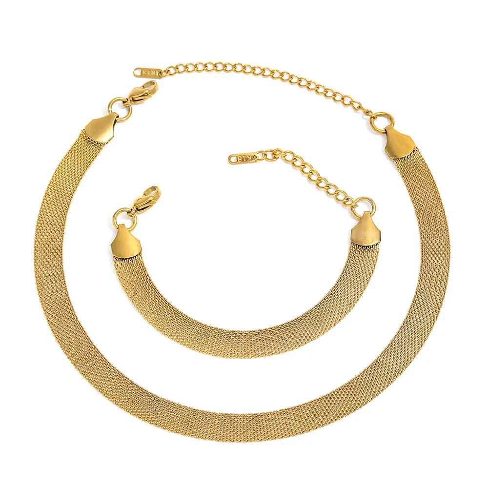 Cezary – Breite goldene Mesh-Halskette