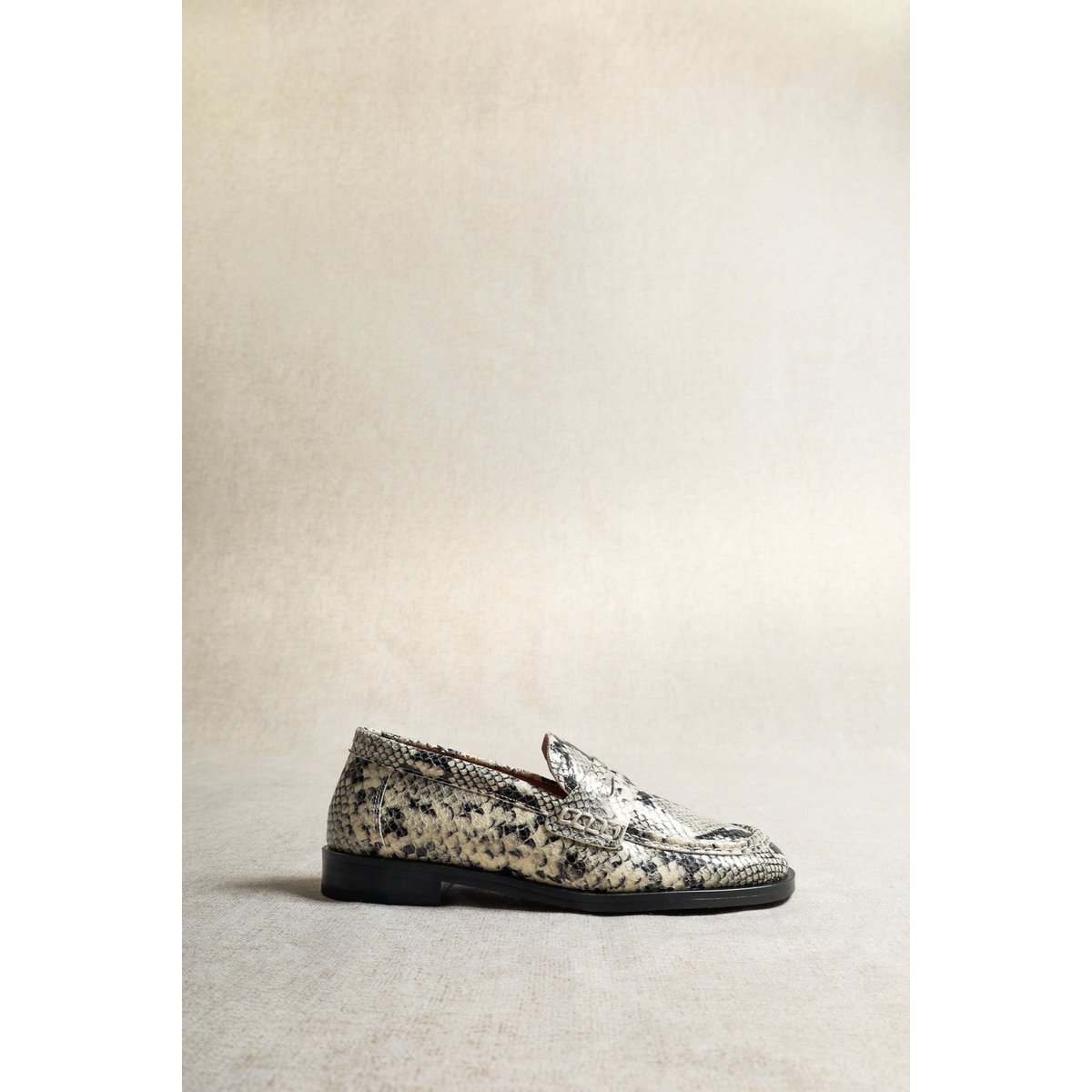 EMILIA OFF WHITE – Leder-Loafer mit Schlangenprägung