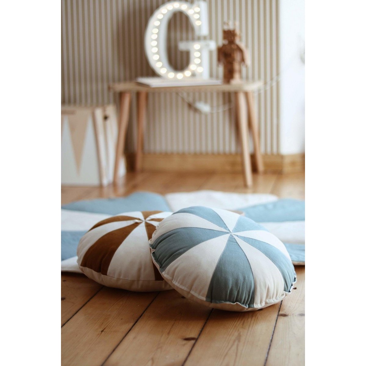 Patchworkowa poduszka „Blue Candy”.