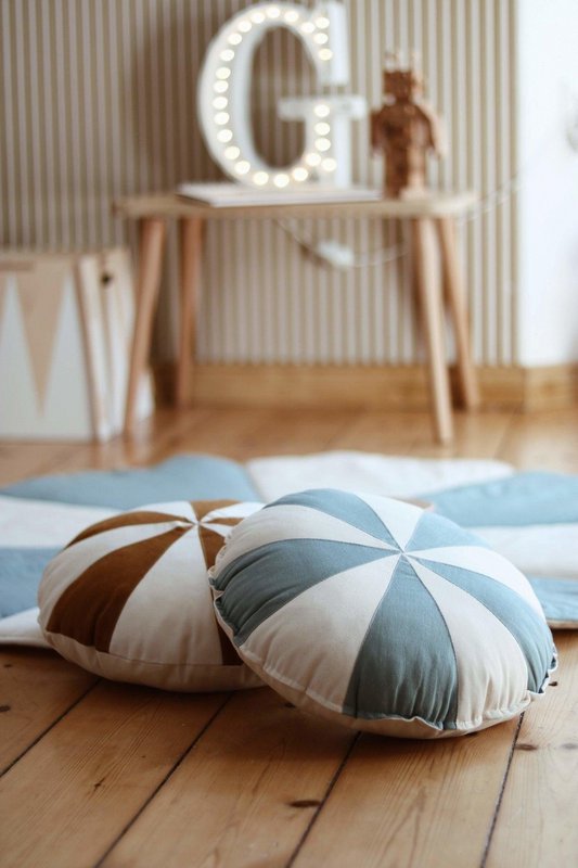 Patchworkowa poduszka „Blue Candy”.