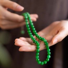 Collier de perles de jade impérial