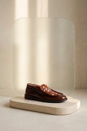 PARSON CHESNUT – Lack-Slipper mit Bambi-Print