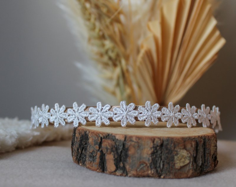 Diadeem white