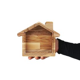 Sparschwein aus Holz, Spardose in Hausform