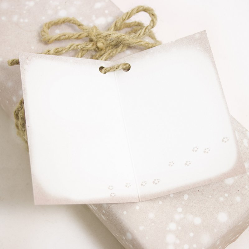 Gift tag fox in the snow