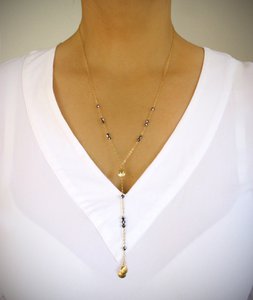 18 Karat vergoldete Muschelkette mit Black Diamond-Kristallen
