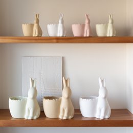Osterhase mit Vase