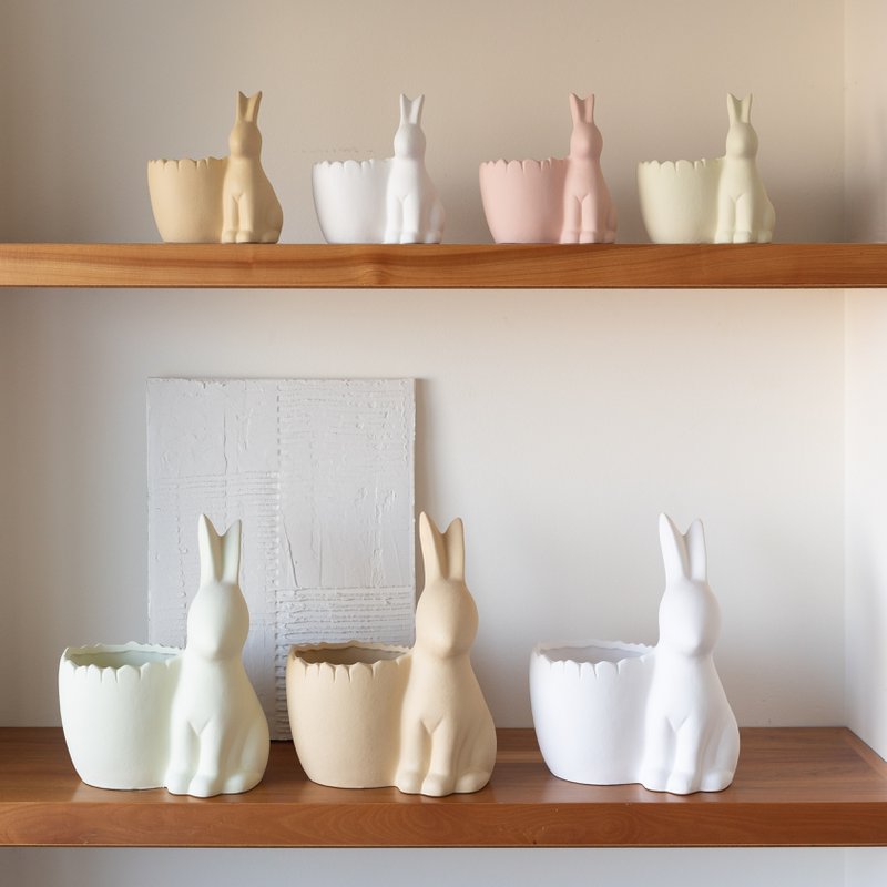 Osterhase mit Vase