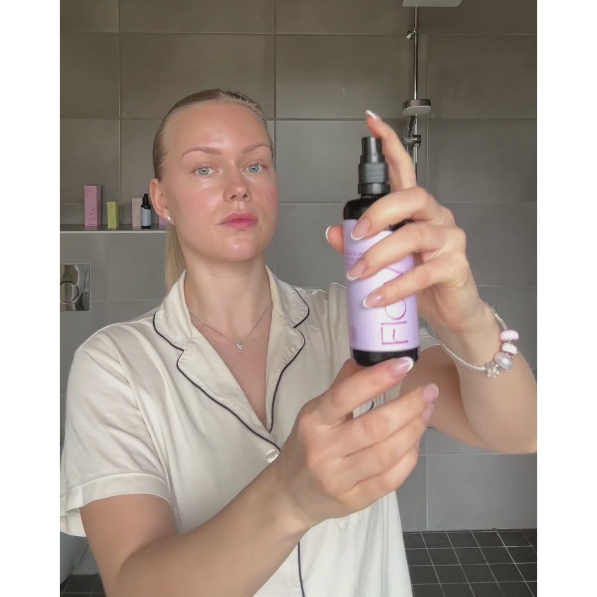 Bruma facial de agua floral de salvia y lavanda: spray facial equilibrante e hidratante