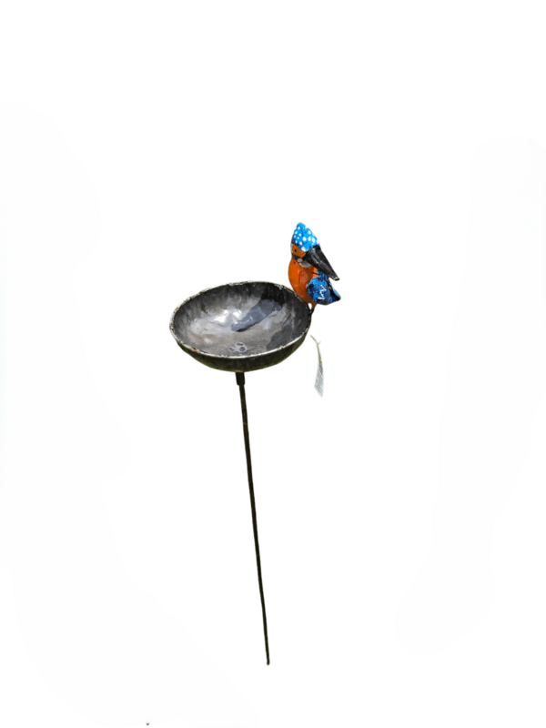 Metalen baby kingfisher kom op stok