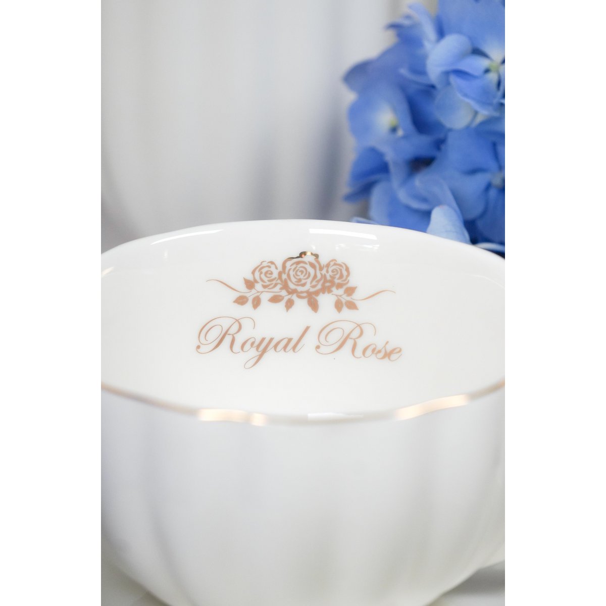 Royal Rose tazza con piattino bianco con bordo dorato 200 ml Isabelle Rose