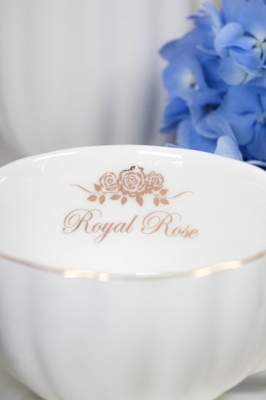 Royal Rose tazza con piattino bianco con bordo dorato 200 ml Isabelle Rose