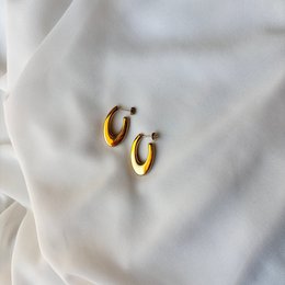 OVAL BLISS – Guld Oval Lobe Øreringe