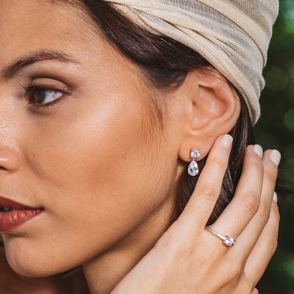 Anello in argento con zirconi bianchi quadrati
