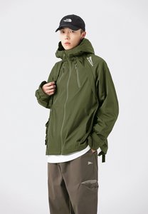 Winddichte Oberbekleidung mit Kapuzenjacke in Olive