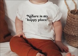 Kids t-shirt with nature-inspired graphic text "Nature is my happy place". Available in various sizes from 0-3 months to 12-13 years. Made of soft, comfortable material.