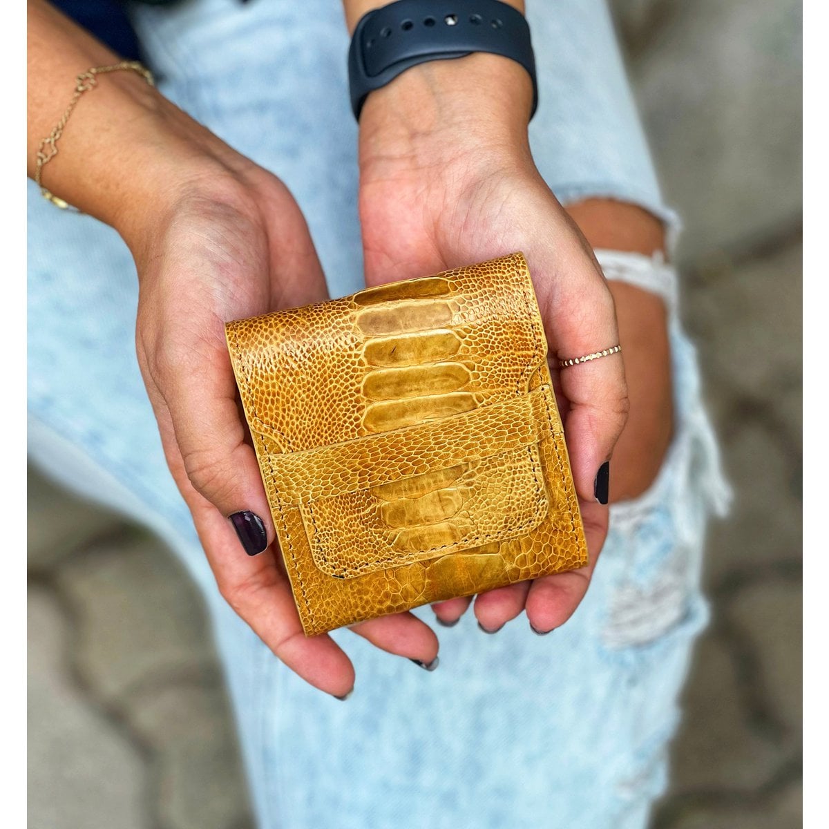 Pitillera realizada en piel pata de avestruz y madera de nogal