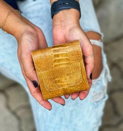 Portasigarette Realizzato in Pelle Di Gamba Di Struzzo E Legno Di Noce