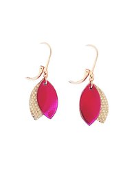 LES LOULOUS Fuchsia kurze Lederohrringe