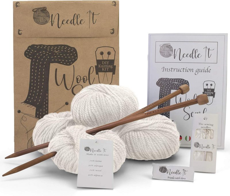 NEEDLE IT® Kit de Tejer para Adultos Principiantes Completo con Agujas de Tejer - Bufanda de Lana para Tejer DIY - Idea de Regalo (Crudo)