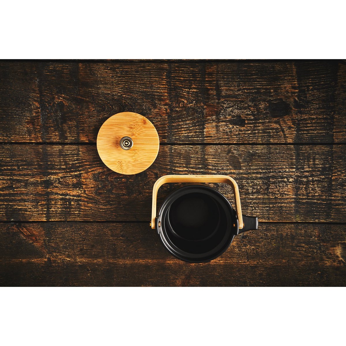 The Darma teapot made of black ceramic