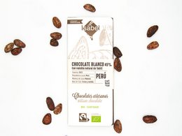 White chocolate tablet with 45% cocoa content, made from bean to bar, organic and fair trade certified.