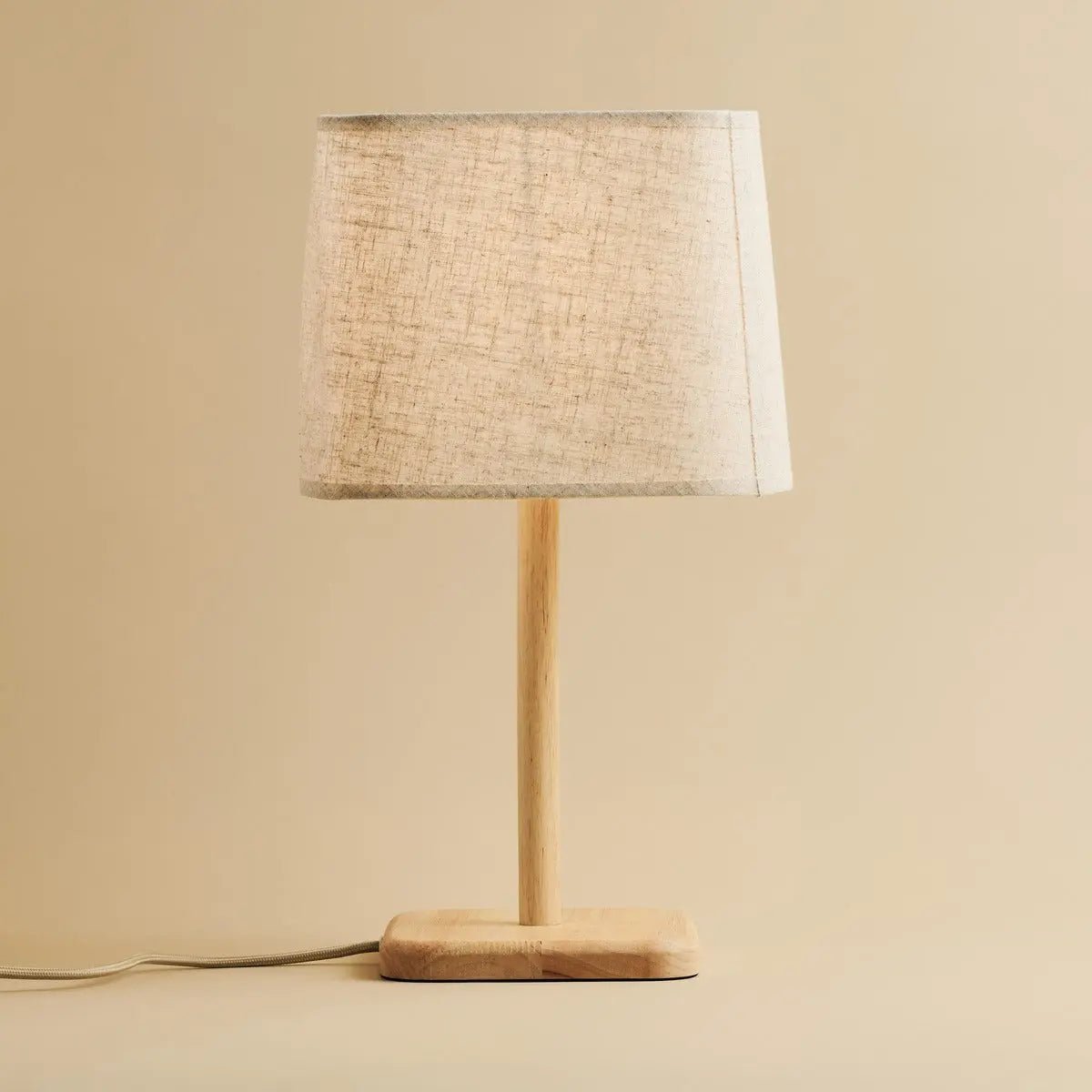 Marley Holzlampe mit beigem Schirm