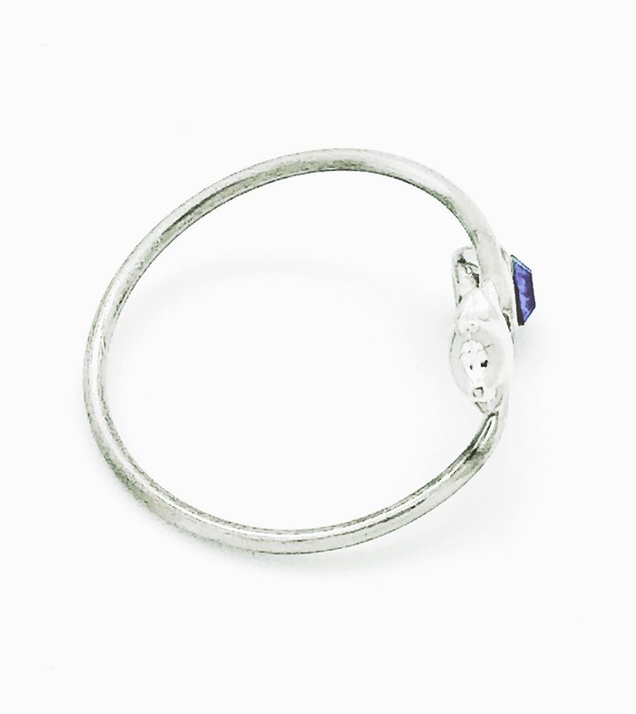 Srebrny pierścionek Swarovski „Blue Universe”.