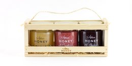 Bloesemhoning en twee smaken in een houten geschenkdoos