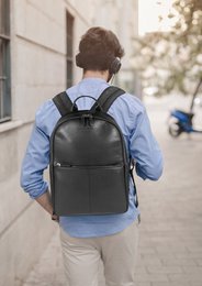 RB2001A | Netbook/Tablet Backpack in Nylon/Genuine Leather, with light grain. Zipper closure and adjustable shoulder straps - Black color - Dimensions: 27 x 38 x 14 cm. Packaging: Non-woven fabric bag
