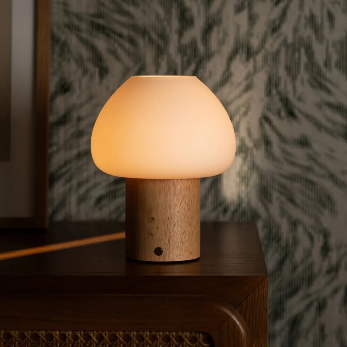 Fynn Hellbraune wiederaufladbare Holzlampe