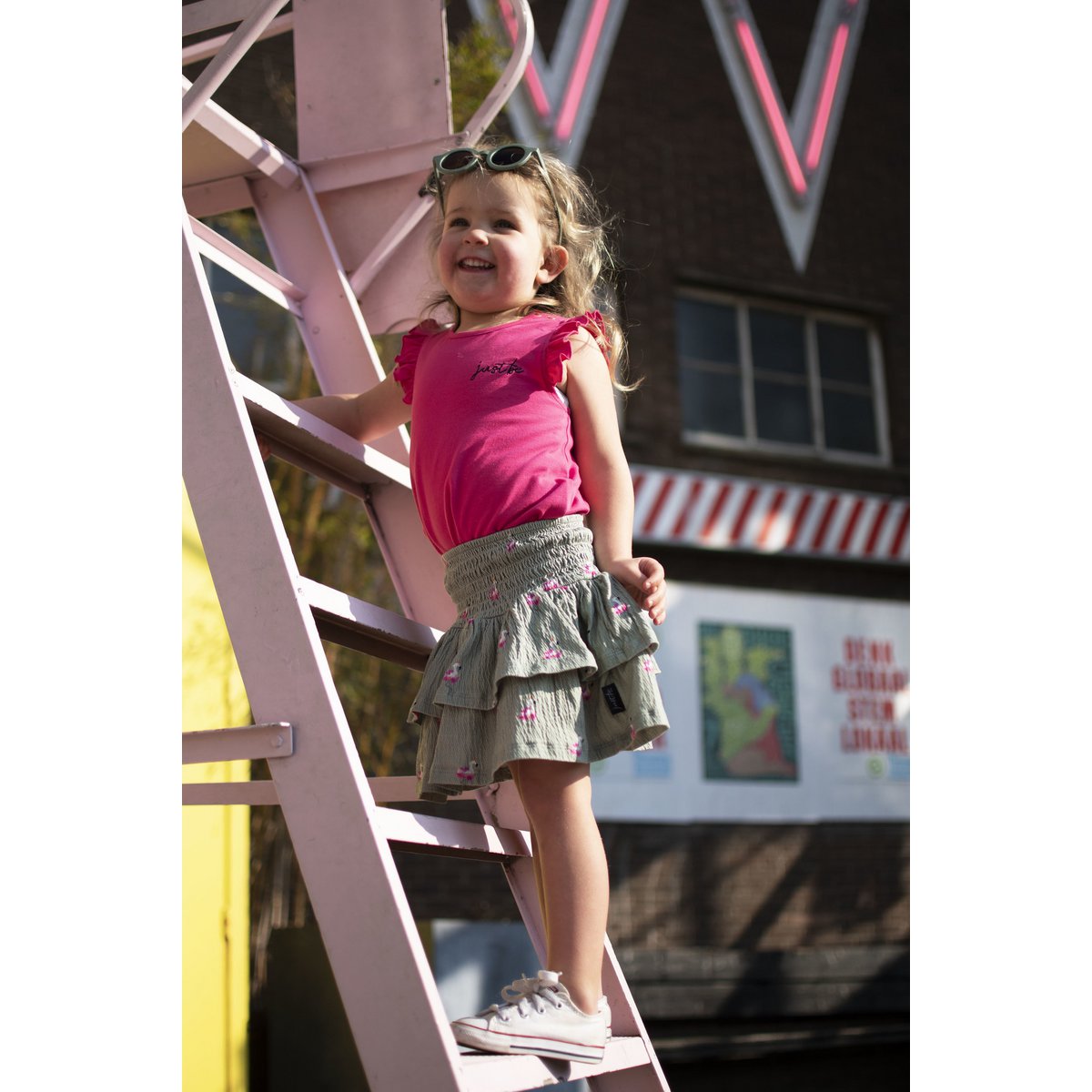 t-shirt ruffle bright pink