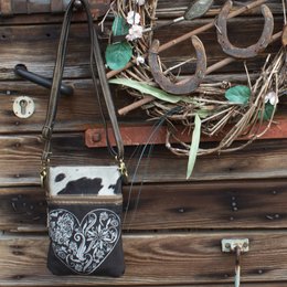 Bolso tradicional domelo. Bolso bandolera para mujer. Bolso bandolera tirolés fabricado en lona y piel. Bolso de mano de estilo tradicional con estampado de edelweiss de corazones. Bolso bandolera para mujer como complemento del Oktoberfest.