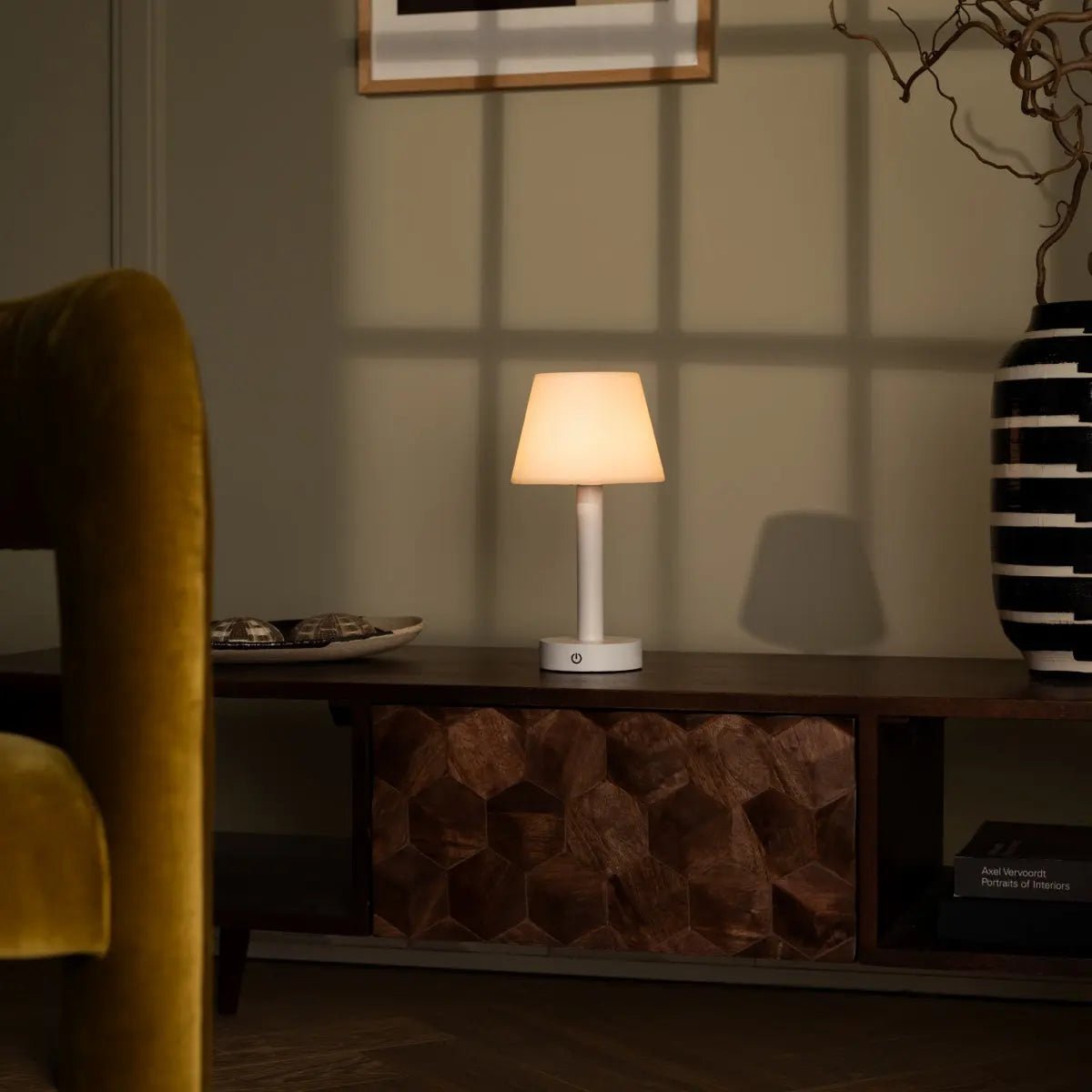 Zoë Hvid genopladelig træbordlampe