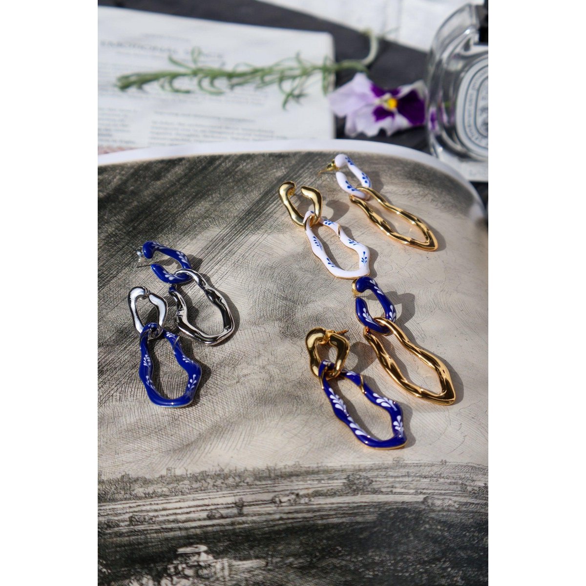 Varia Enamel 2-in-1 Earrings — White