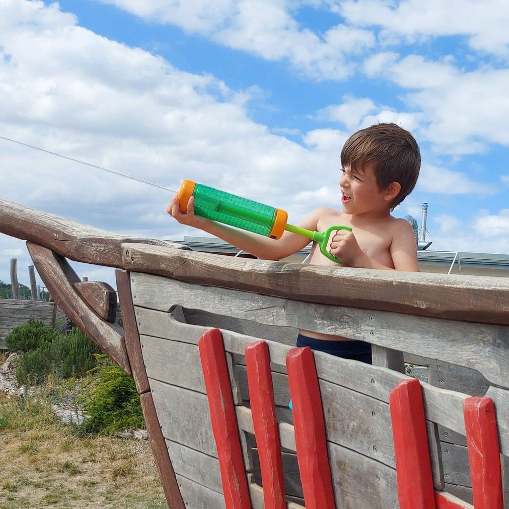 Pistolet na wodę Water Shooter 30 cm, rozpyla do 12 m, 3 kolory różne