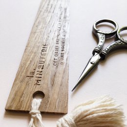 Upcycled Massivholz Lineal / Lesezeichen - Machen Sie diese Linie zu einem Bindestrich