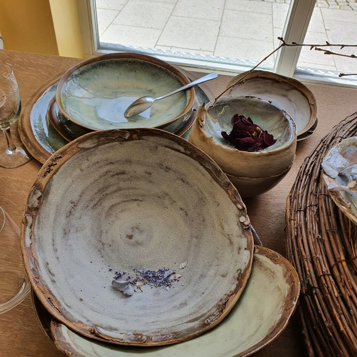 Tray approx. 28 (W) cm x 16.5 (L) cm x 1.5 cm (H)) crockery, handmade, stoneware, unique, creamy white, matt