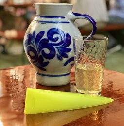 Hand fan, fan, fan, yellow translucent