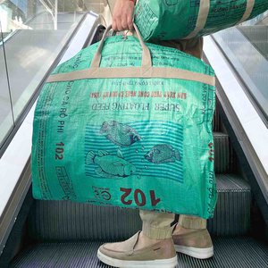 SUIT BAG | Environmentally friendly garment bag in moss green