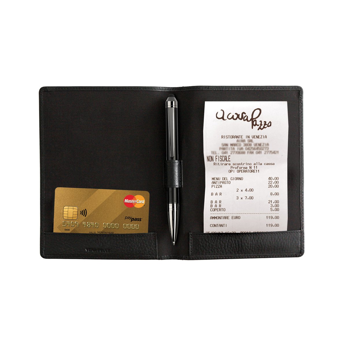 K0008AB | Porte-billet en cuir véritable pleine fleur, grain dollar. Mini fentes internes et passant pour stylo. Couleur noir Dimensions : 12 x 16 x 1 cm Conditionnement : sachet Tnt