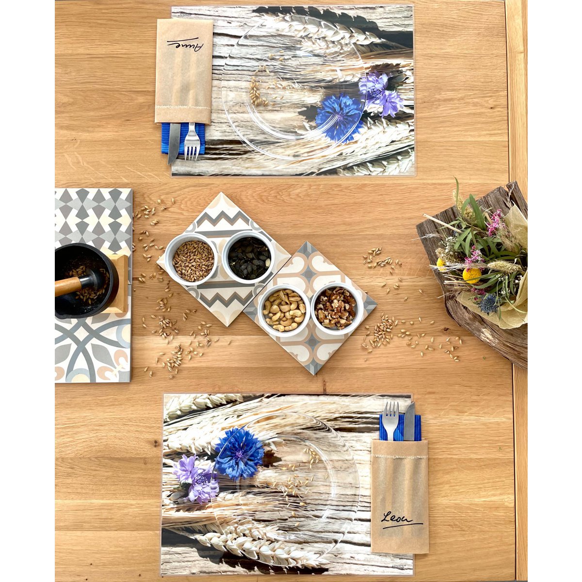 Artipics manteles individuales manteles individuales, 4 piezas, acianos lavables sobre madera flotante, manteles individuales de plástico, 42x30 cm, acianos con mazorcas de maíz, motivo de verano, decoración de mesa natural, estilo rústico