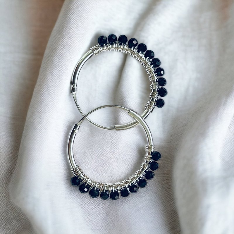 Elegante accenten - 925 sterling zilveren oorringen met draadgewikkelde onyxkralen - OHR925-91