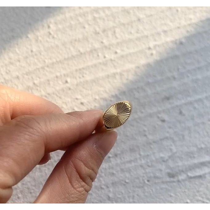 Medilion - Signet Sun Burst Gold Ring
