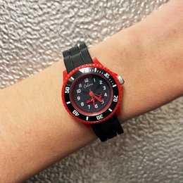 Colori Kidz 5-CLK060 Orologio da bambino con macchina da corsa - Cinturino in silicone - Ø 30 mm - Nero