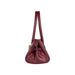 RB1033X | Borsa a Spalla Donna ARIANNA in Vera Pelle Morbida Sauvage Made in Italy. Accessori in metallo Oro Opaco. Colore Bordeaux. Dimensioni: cm 34 x 15 x 16 + 20 (Luce manici)